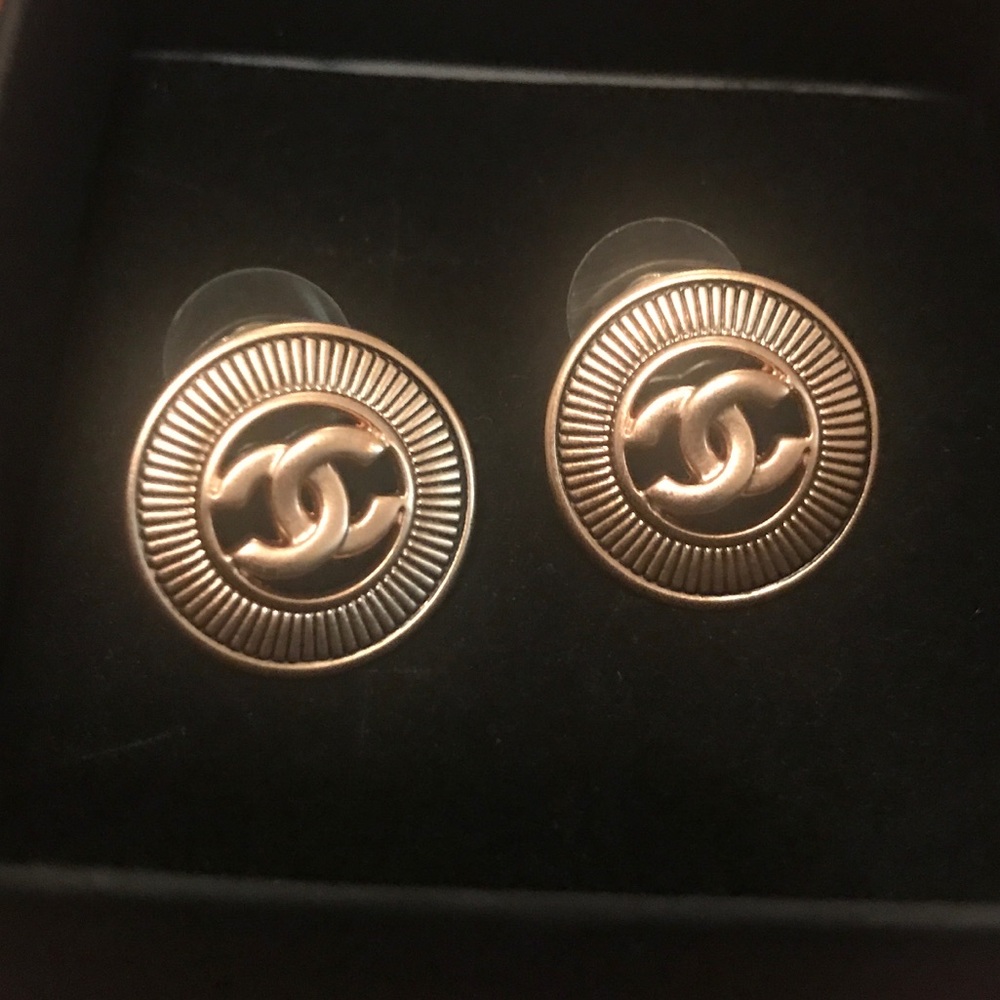 Chanel vintage looking earrings